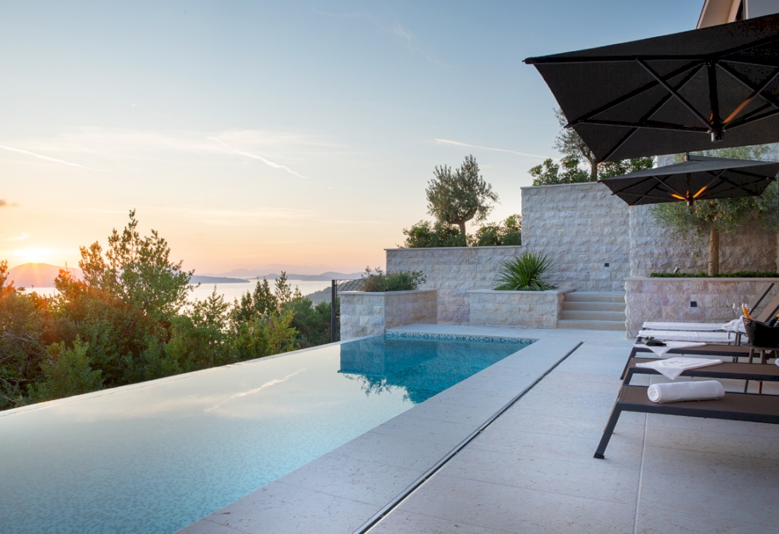 Luxus-Ferienvilla mit Panoramablick auf das Meer