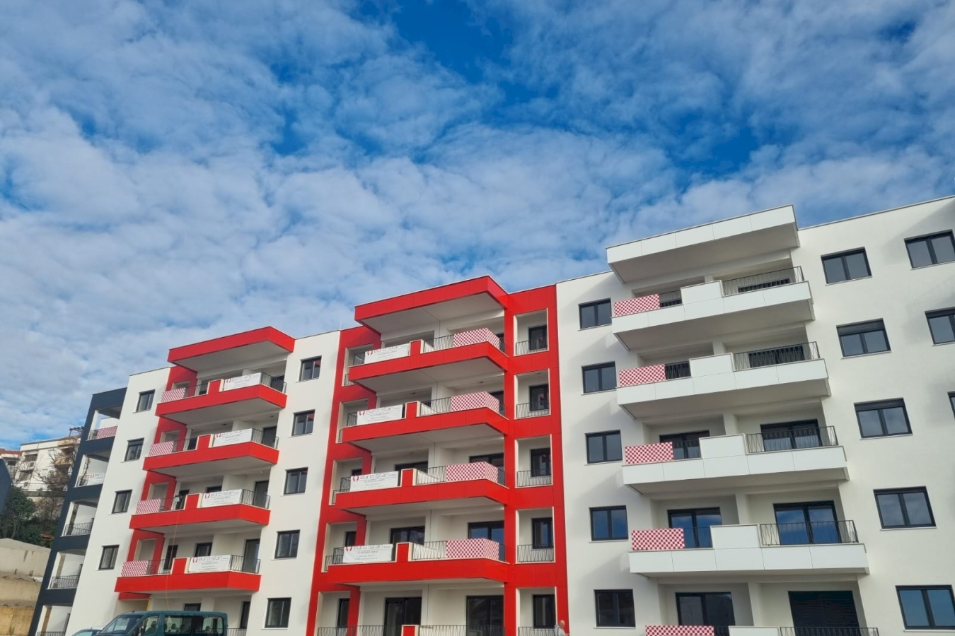 Wohngebäude mit modernen Wohnungen zu verkaufen - Rijeka